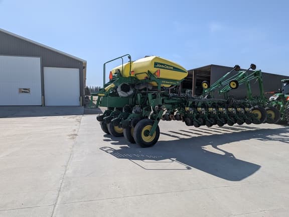 Image of John Deere 1770 equipment image 3