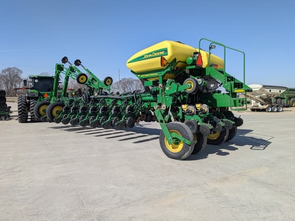 Image of John Deere 1770 equipment image 4