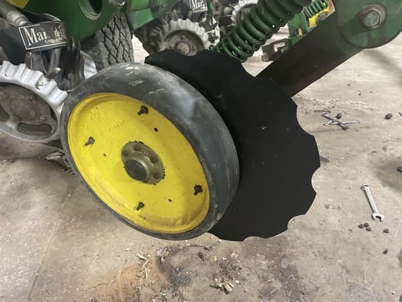 Image of John Deere 1770 equipment image 4