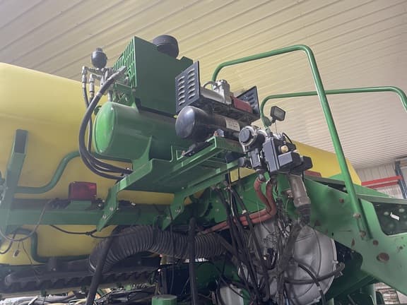 Image of John Deere 1770 equipment image 1