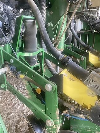 Image of John Deere 1770 equipment image 4