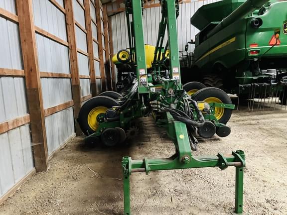 Image of John Deere 1770 equipment image 2