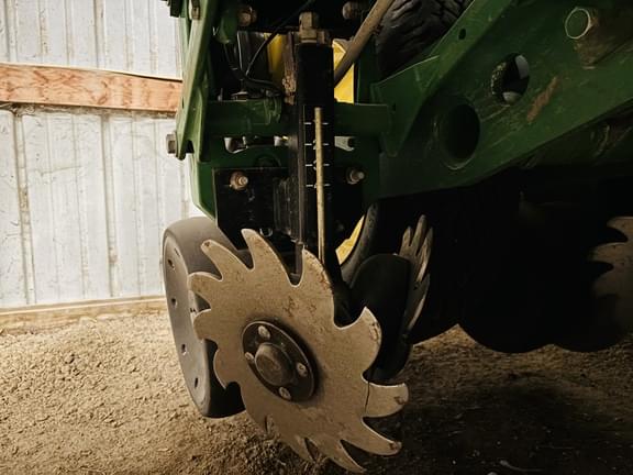 Image of John Deere 1770 equipment image 4