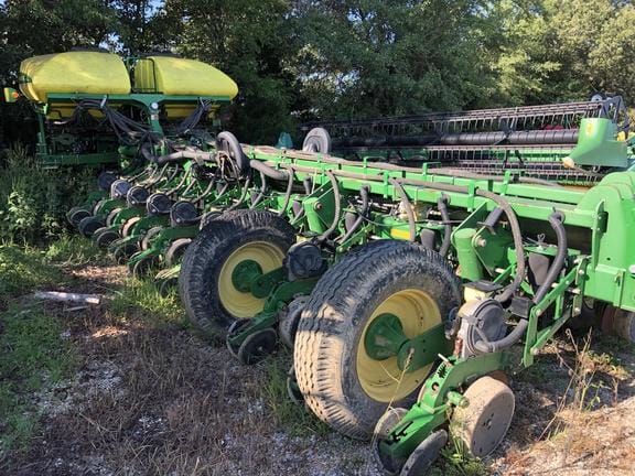 Main image John Deere 1770