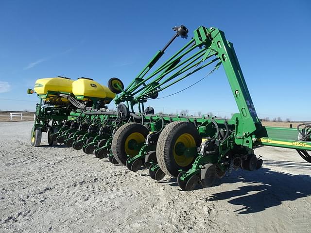 Image of John Deere 1770 equipment image 3