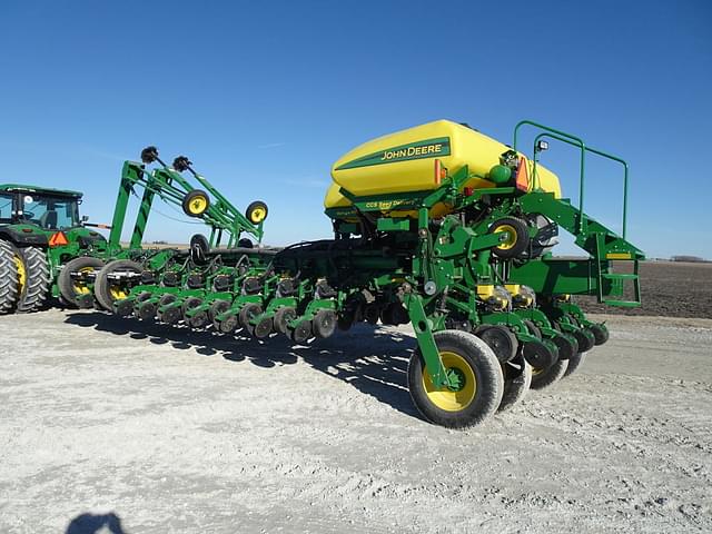 Image of John Deere 1770 equipment image 1