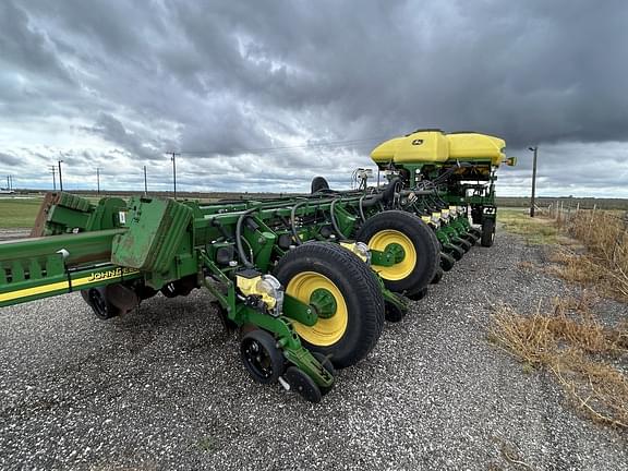 Image of John Deere 1770 Primary image