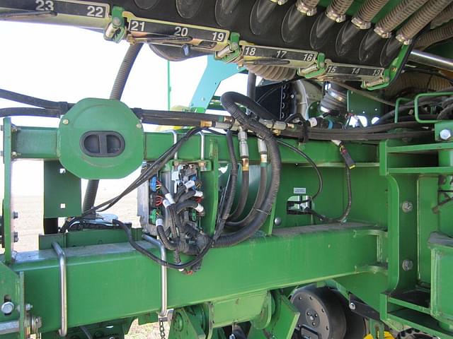 Image of John Deere 1770 equipment image 4