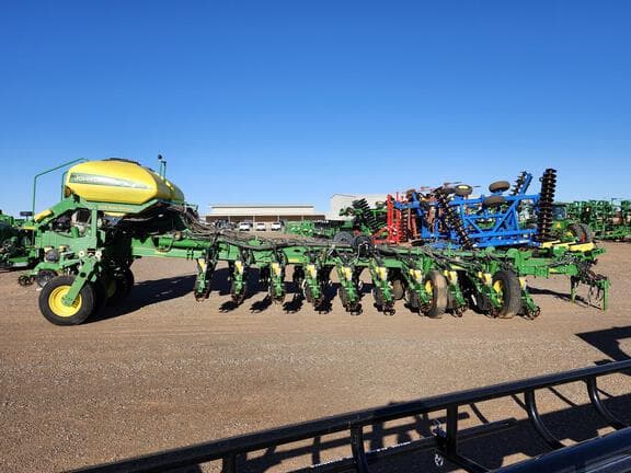 Image of John Deere 1770 equipment image 1
