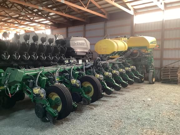 Image of John Deere 1770 equipment image 4