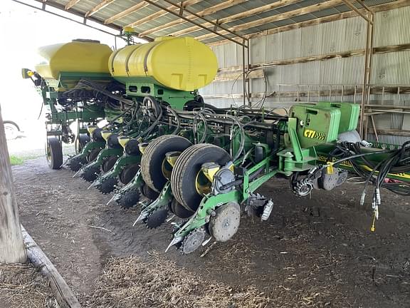 Image of John Deere 1770 equipment image 1