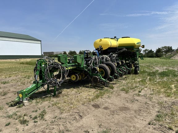 2012 John Deere 1770 Equipment Image0