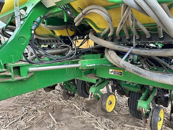 Image of John Deere 1770 equipment image 1