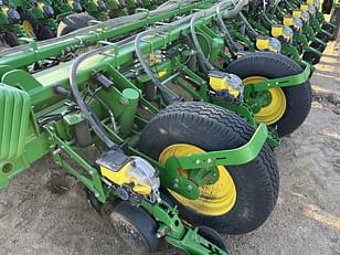 Main image John Deere 1770 5