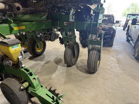 Image of John Deere 1770 equipment image 4