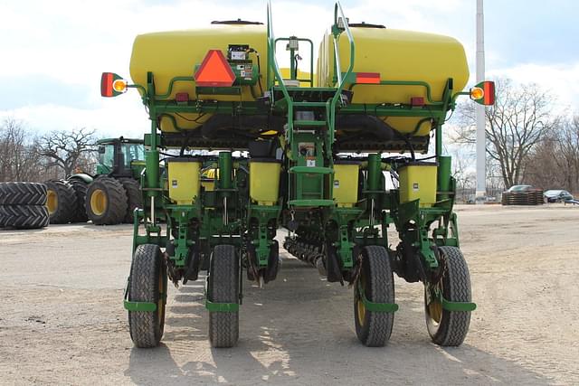 Image of John Deere 1770 equipment image 4