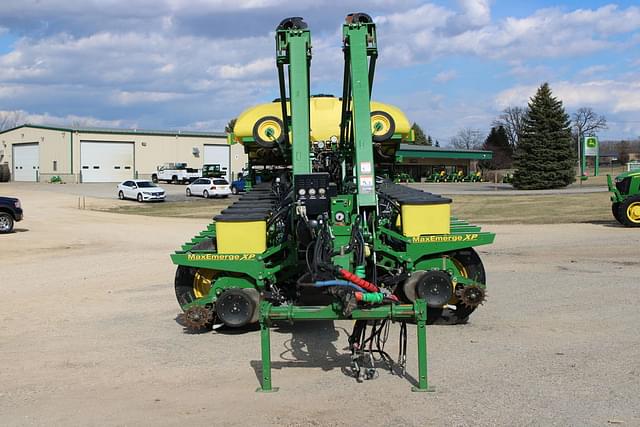 Image of John Deere 1770 equipment image 1