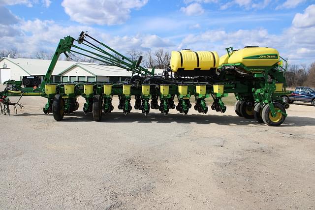 Image of John Deere 1770 equipment image 2