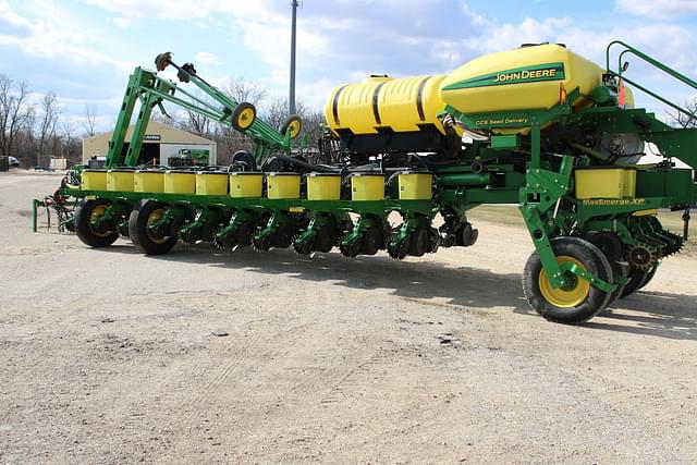 Image of John Deere 1770 equipment image 3