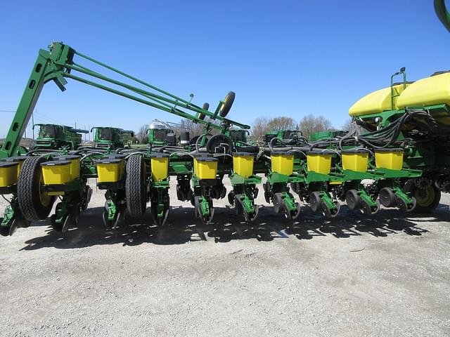 Image of John Deere 1770 equipment image 1