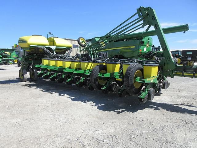 Image of John Deere 1770 equipment image 3