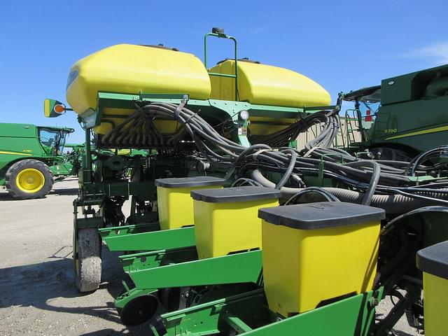 Image of John Deere 1770 equipment image 4