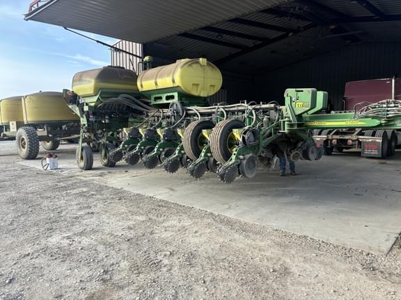 Image of John Deere 1770 equipment image 3