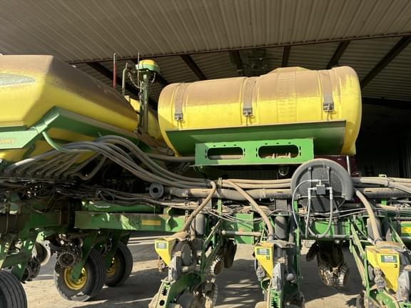 Image of John Deere 1770 equipment image 4
