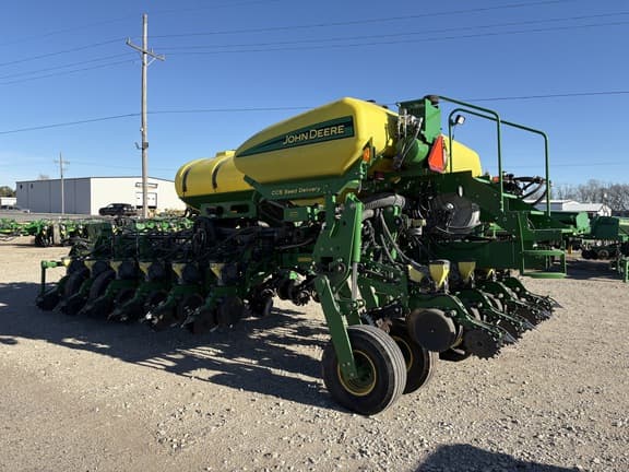 Image of John Deere 1770 equipment image 2