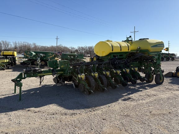 2012 John Deere 1770 Equipment Image0