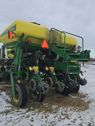 Image of John Deere 1770 equipment image 1