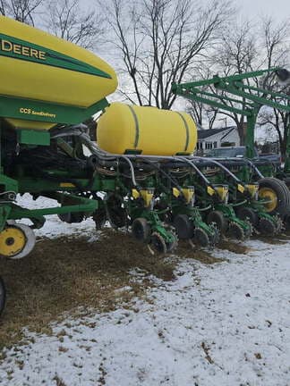 Image of John Deere 1770 equipment image 3