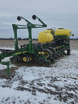 2012 John Deere 1770 Equipment Image0