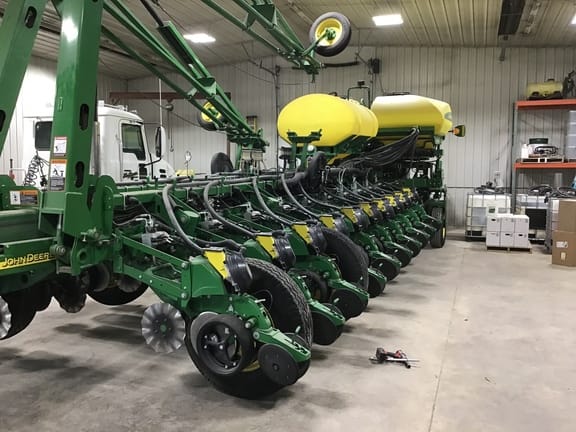 Main image John Deere 1770