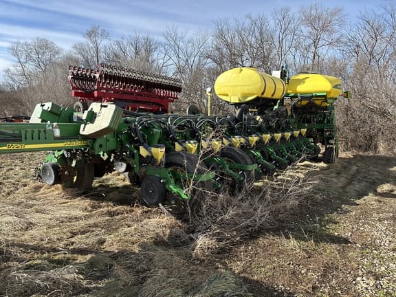 Image of John Deere 1770 equipment image 3
