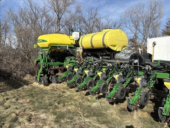 Image of John Deere 1770 equipment image 2