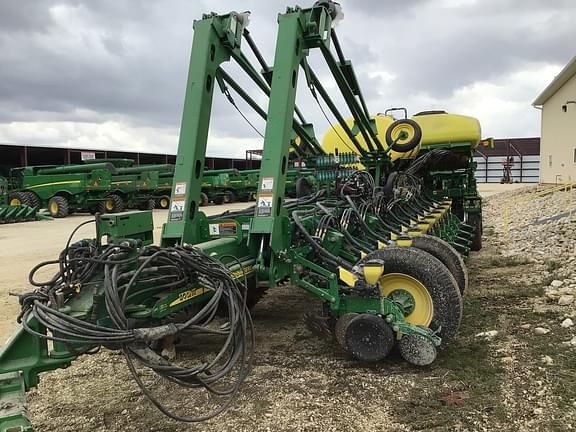 Image of John Deere 1770 equipment image 4