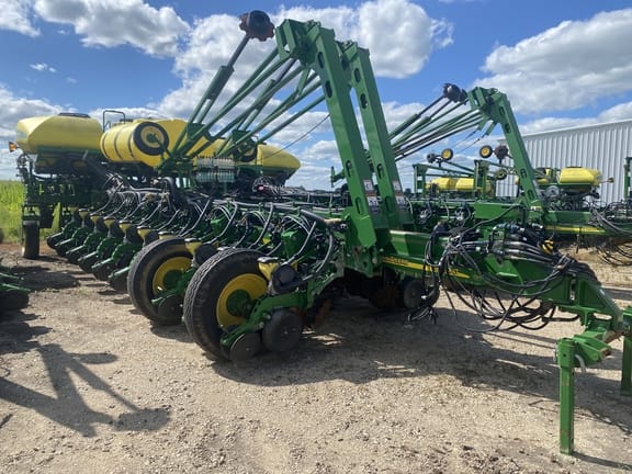 Main image John Deere 1770