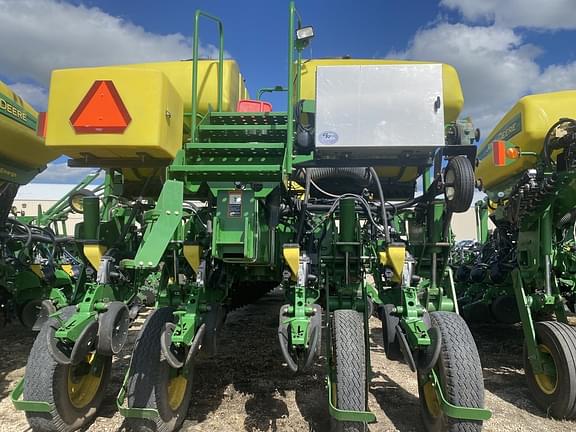 Image of John Deere 1770 equipment image 3