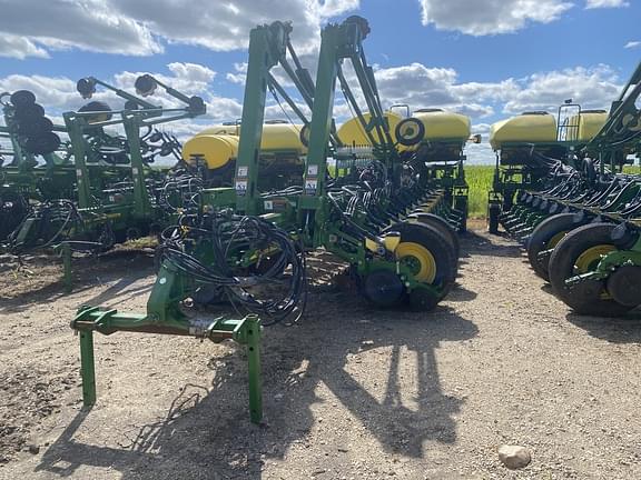 Image of John Deere 1770 equipment image 1