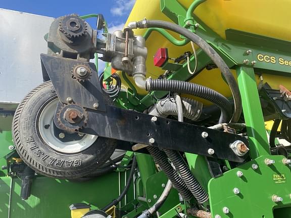 Image of John Deere 1770 equipment image 4