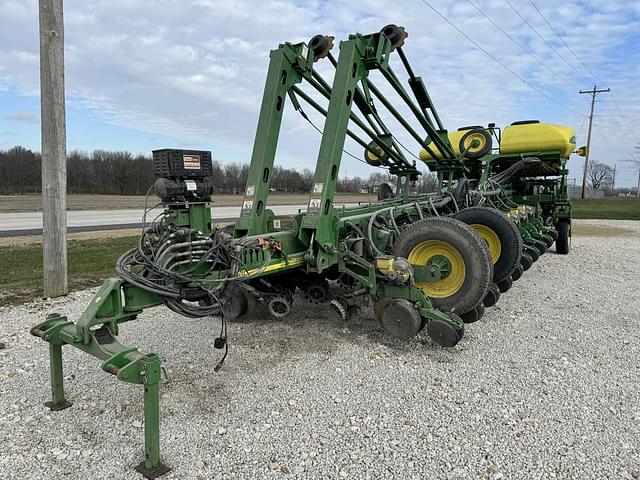 Image of John Deere 1770 equipment image 1