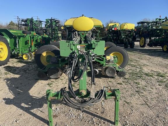 Image of John Deere 1770 equipment image 1