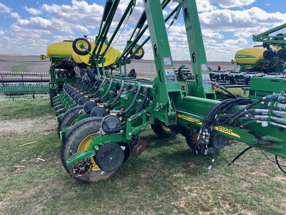 Main image John Deere 1770