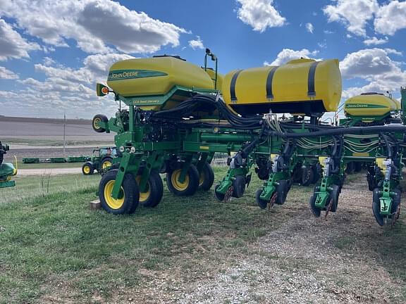 Main image John Deere 1770 1