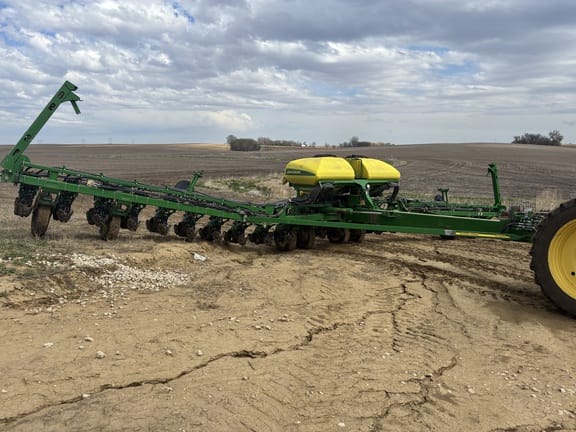2012 John Deere 1770 Equipment Image0