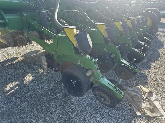 Image of John Deere 1770 equipment image 1