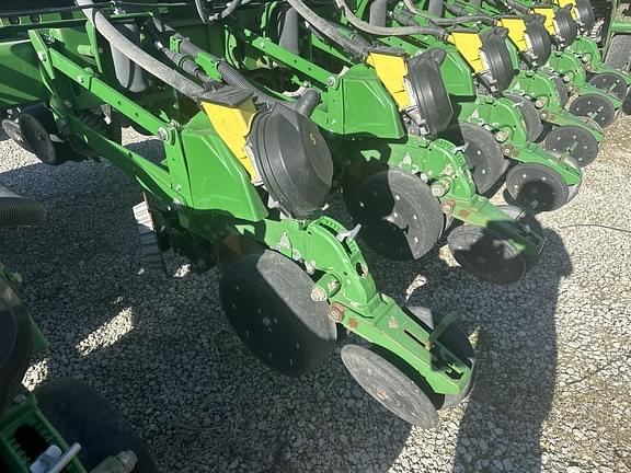 Image of John Deere 1770 equipment image 3