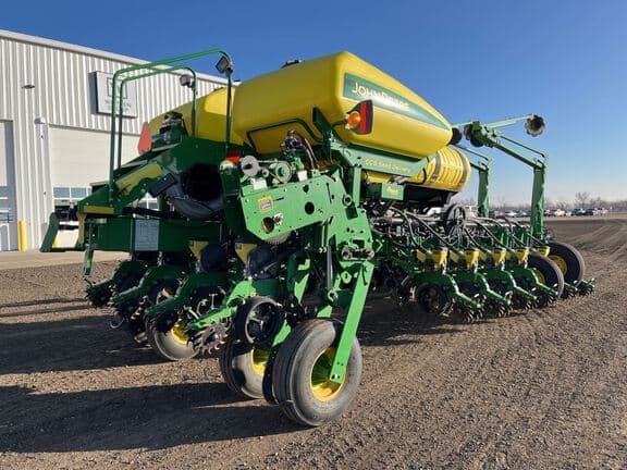 Image of John Deere 1770 equipment image 4