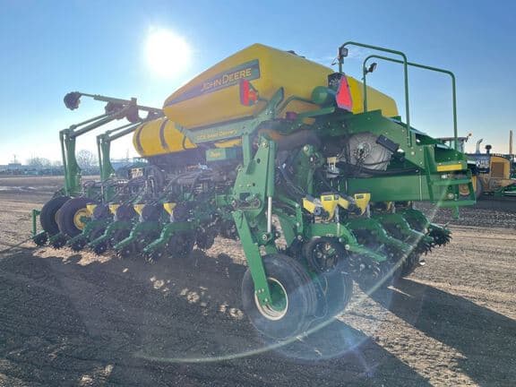 Image of John Deere 1770 equipment image 2